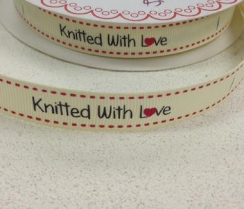 Etiketten "knitted with love" Rolle 3 Meter Label creme