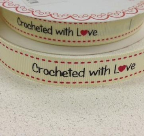 Etiketten "crocheted with love" Rolle 3 Meter Label creme