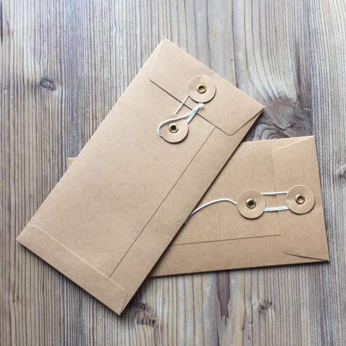 Button String Briefumschlag Kraft DinL