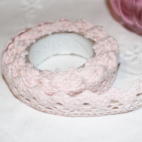 Rolle zart rosa Häkelspitze selbstklebend 2 Meter Spitze