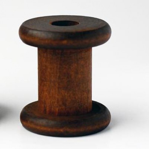kleine dunkle Garnrolle Höhe 6 cm