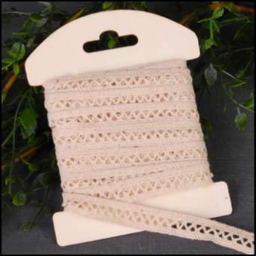 5 Meter Häkelspitze 6mm creme auf Garnkarte aus Holz