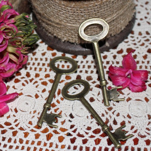 3 Stk. vintage Key Schlüssel Charm 6cm