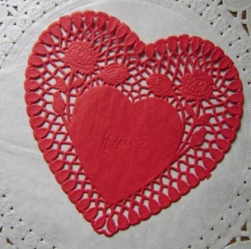 10 rote Herzen Doilies Tortenspitzen 15cm