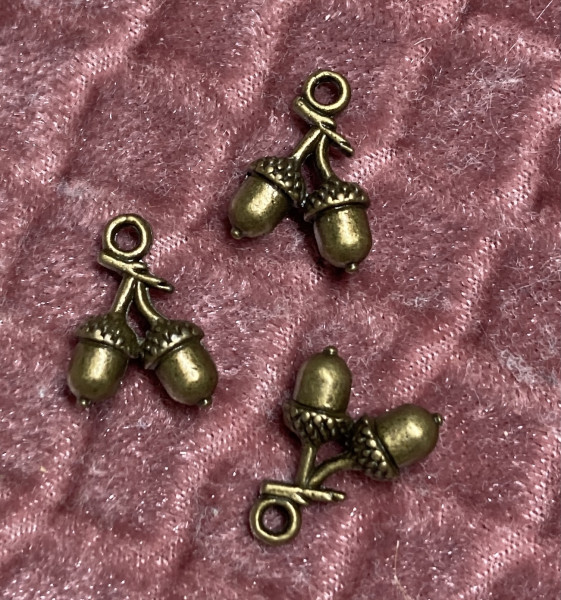 5 Stk. mini Charm Eicheln Bronze