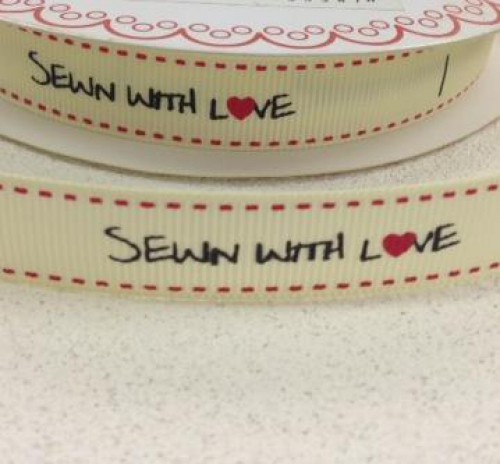 Etiketten "sewn with love" Rolle 3 Meter Label creme