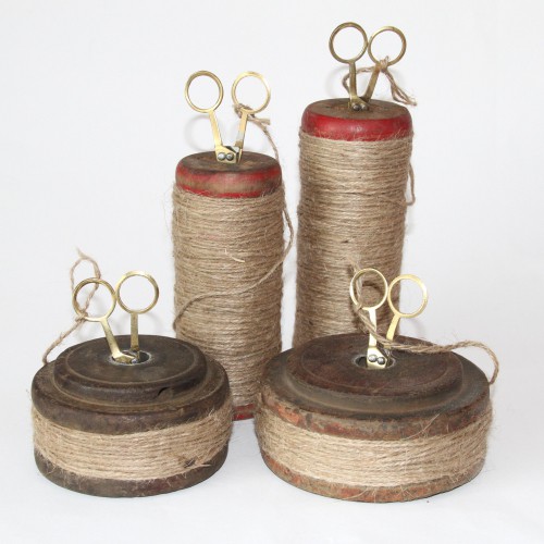 gr. hohe schmale vintage Garnrolle mit 20m Jutegarn, Schere, reclaimed