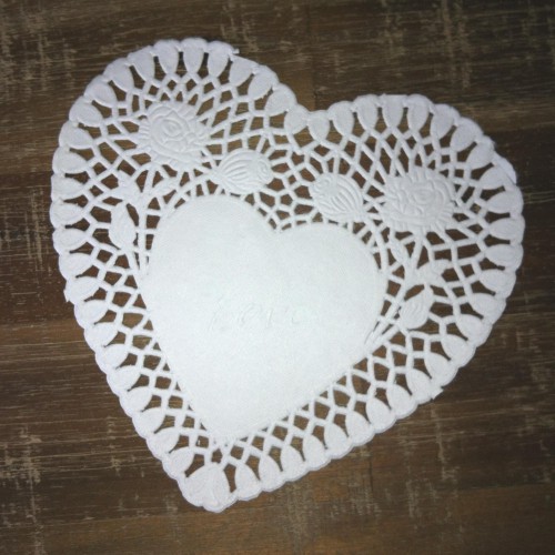 10 weisse Herzen Doilies Tortenspitzen 15cm