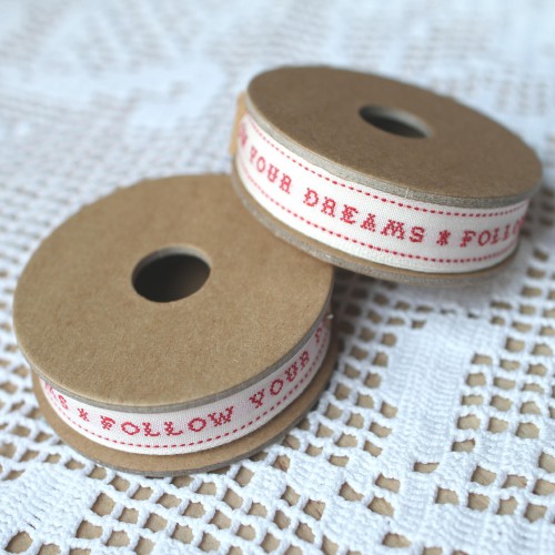 Rolle Web-Band bestickt FOLLOW YOUR DREAMS 3 m