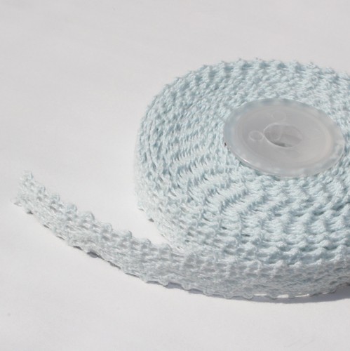 Rolle hellblaue Häkelspitze selbstklebend 5 Meter Spitze