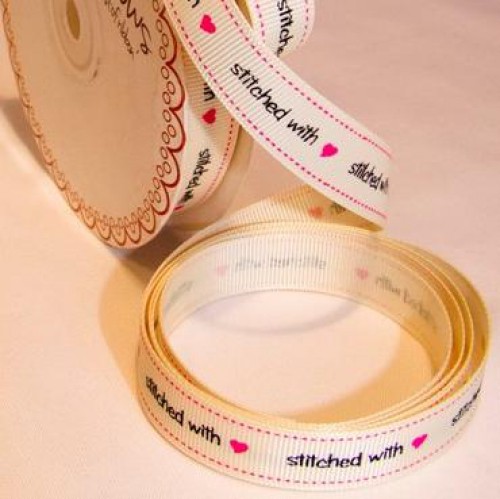 "stitched with love" Rolle 3 Meter Ripsband